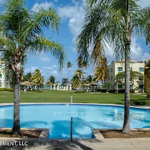  Apartment Upscale At Aquatika Beach & Vacation